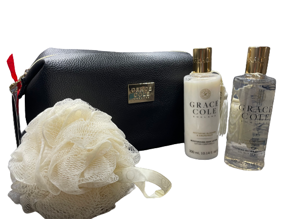 Grace Cole: Perfect Getaway Beauty Bag - Nectarine Blossom & Grapefruit