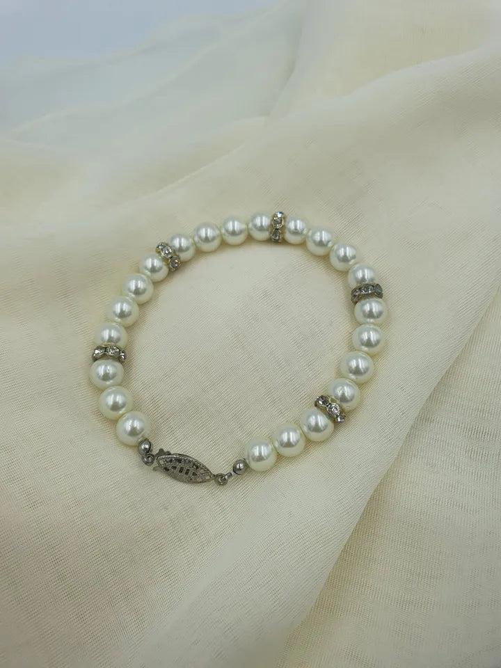 12 pearl and diamante bracelets with velvet pouch